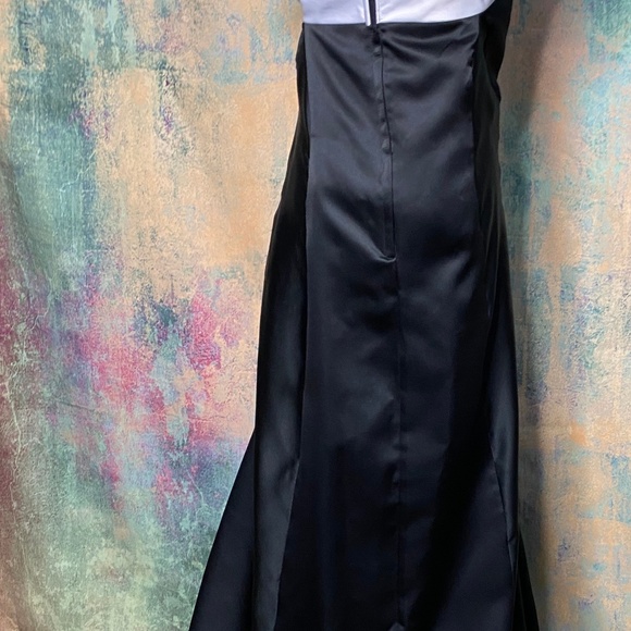 πTimeless & Elegant Black & White Gown - Prom - Formal - Wedding - Picture 6 of 14